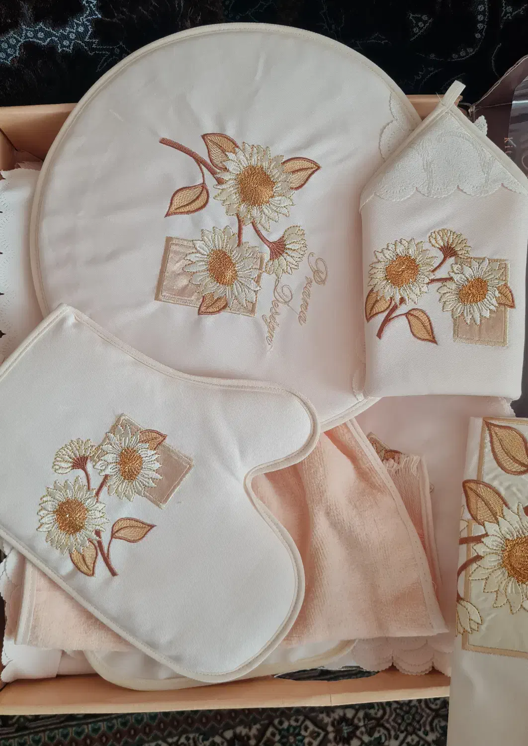 سرویس پارچهای آشپزخانه ۴۰ پارچه|سفره، حوله، دستمال آشپزخانه|مشهد, نیروی هوایی|دیوار