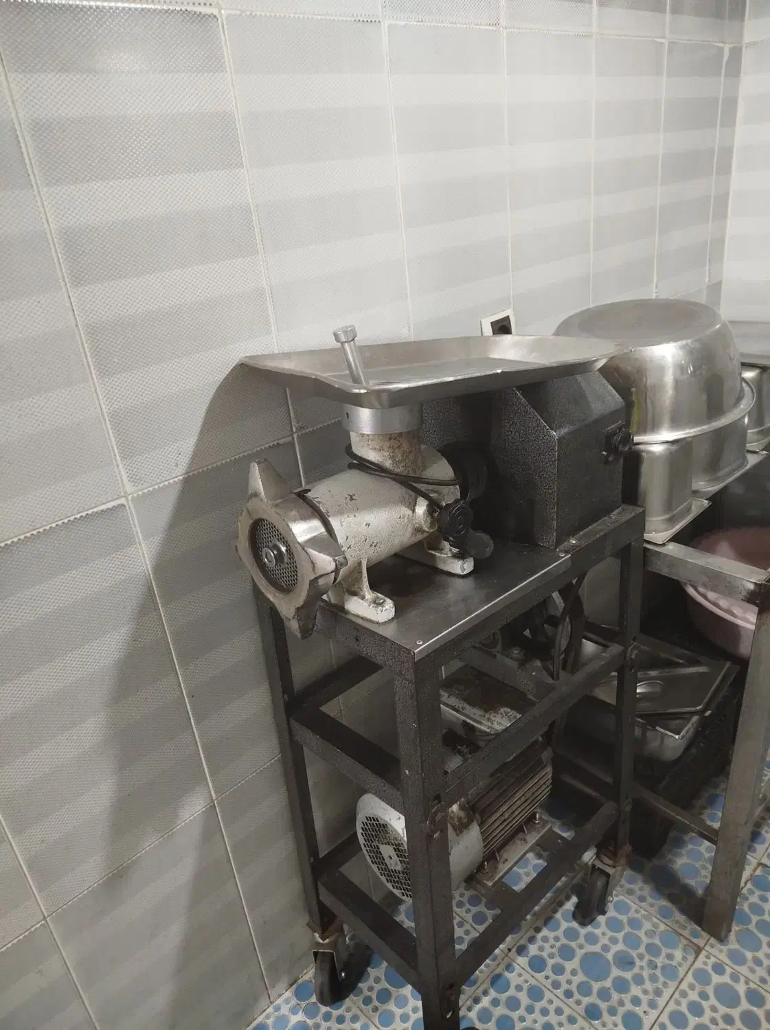 چرخ گوشت|خردکن، آسیاب، غذاساز|فیروزه, |دیوار