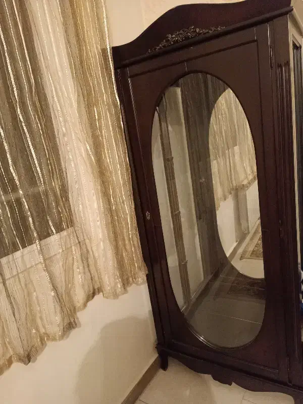 بوفه سالم. 4 طبقه شیشه ای سالم. بدون. ایراد.|بوفه، ویترین، کنسول|تهران, خاک سفید|دیوار