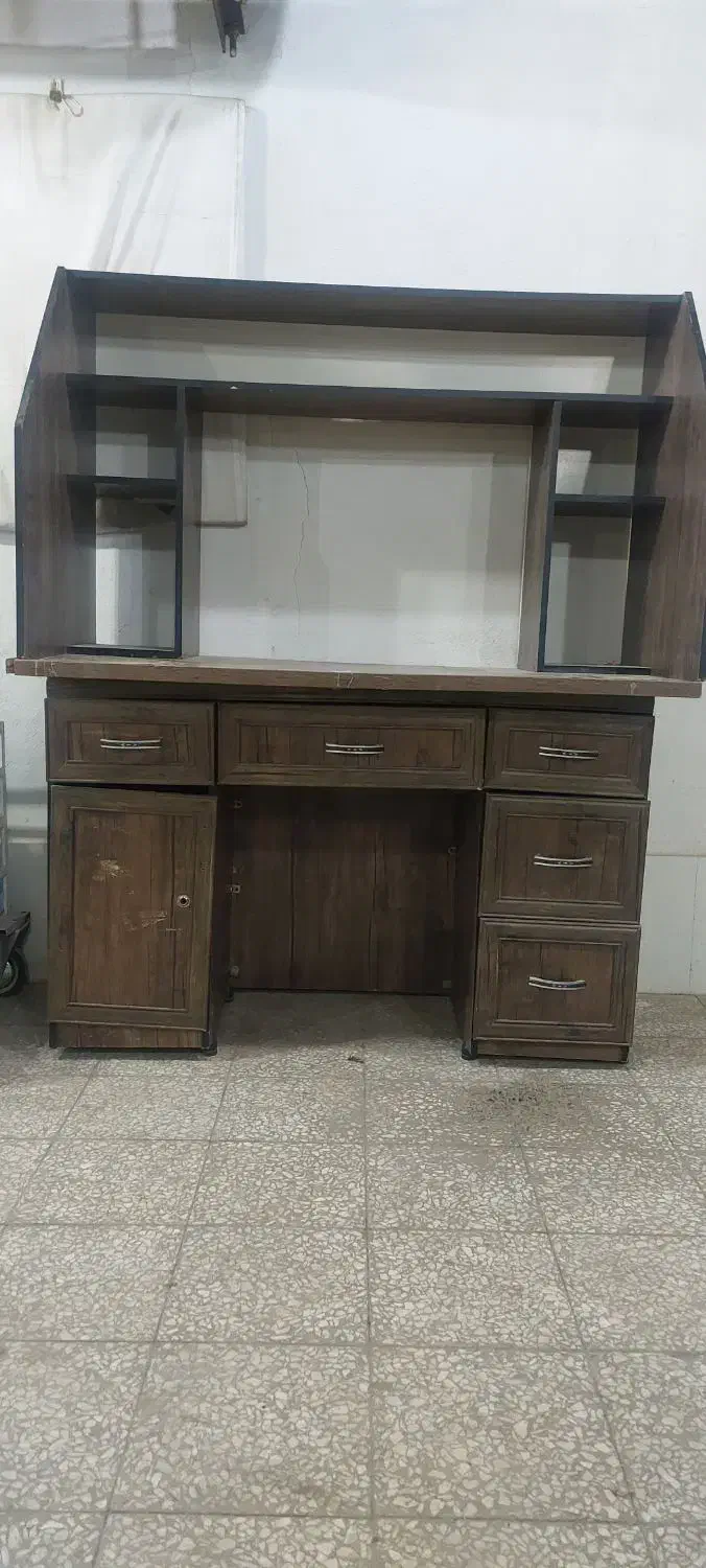 میز|میز تحریر و کامپیوتر|قم, خندق|دیوار