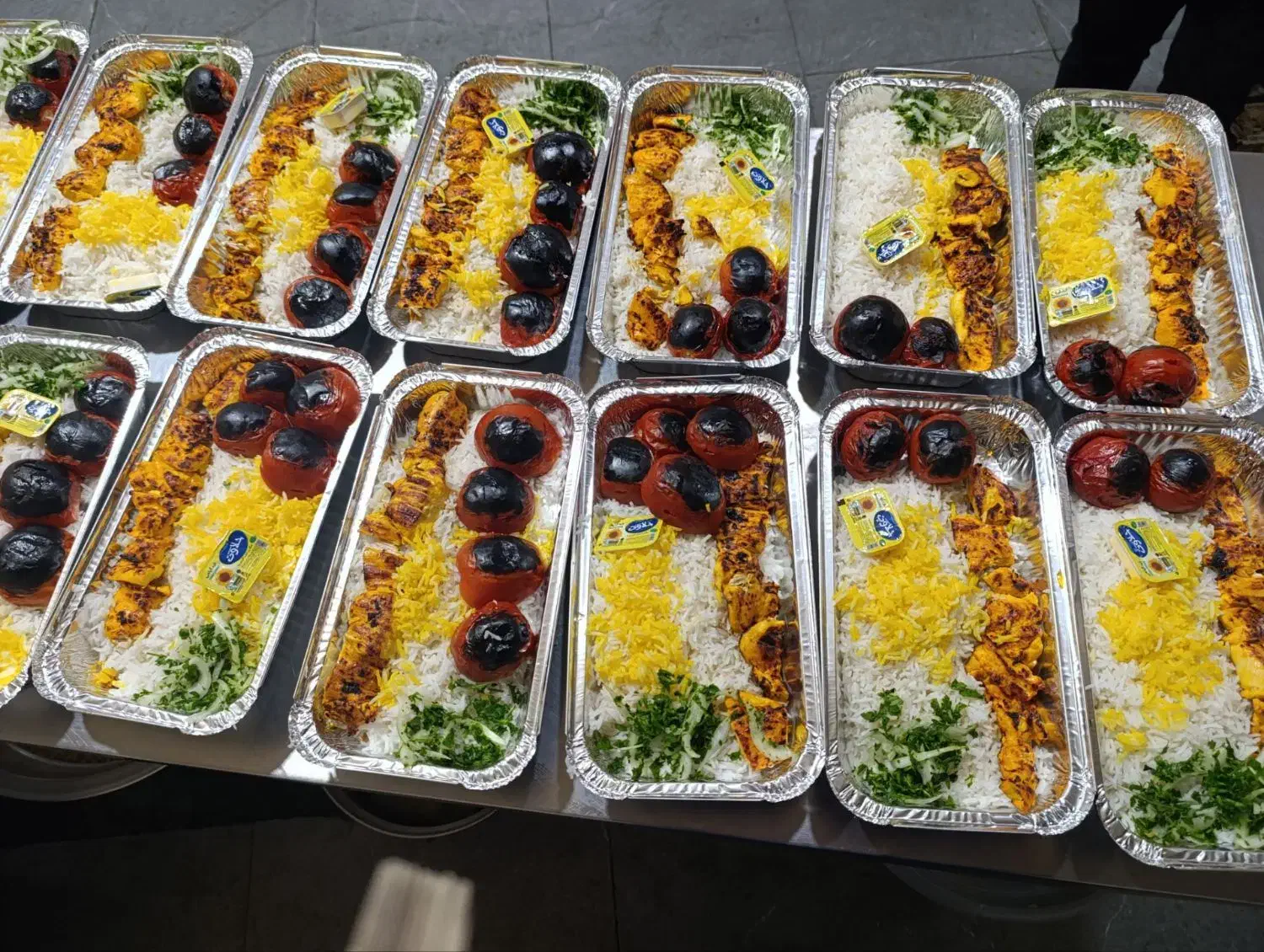 به یک همکار خانم جهت کار در آشپز خانه نیازمندیم|استخدام خدمات فروشگاه و رستوران|نور, |دیوار