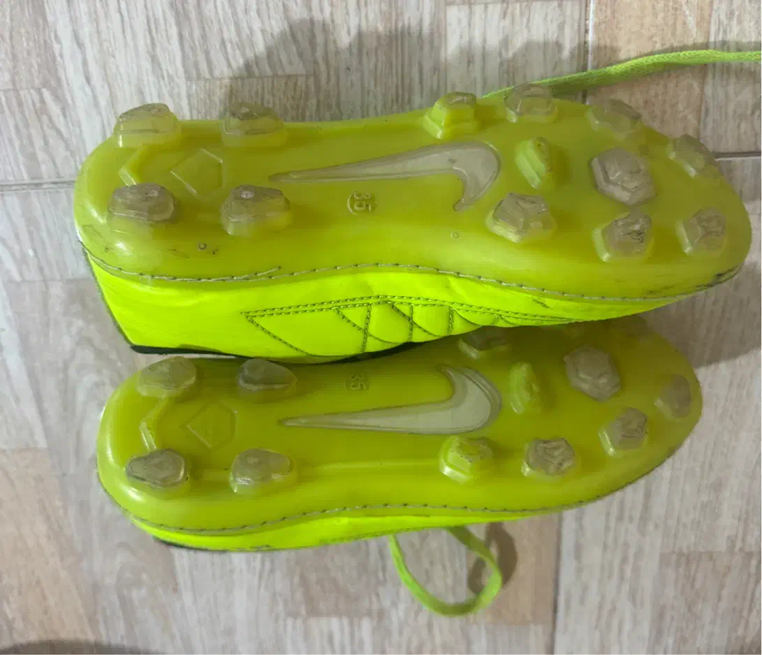 کفش فوتبالی سایز ۳۵|کیف، کفش، کمربند|شیراز, فرگاز|دیوار