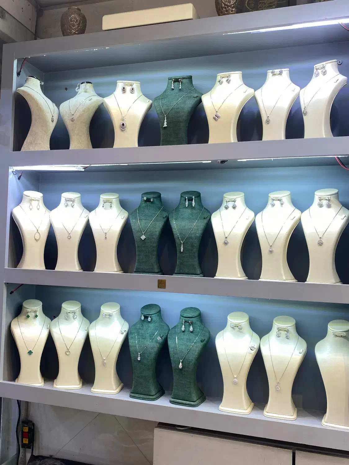 فروش نقره مناسب مغازه داری وویترین داری|جواهرات|قم, ارم|دیوار