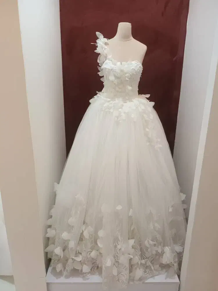 لباس عروس|لباس|دورود, |دیوار