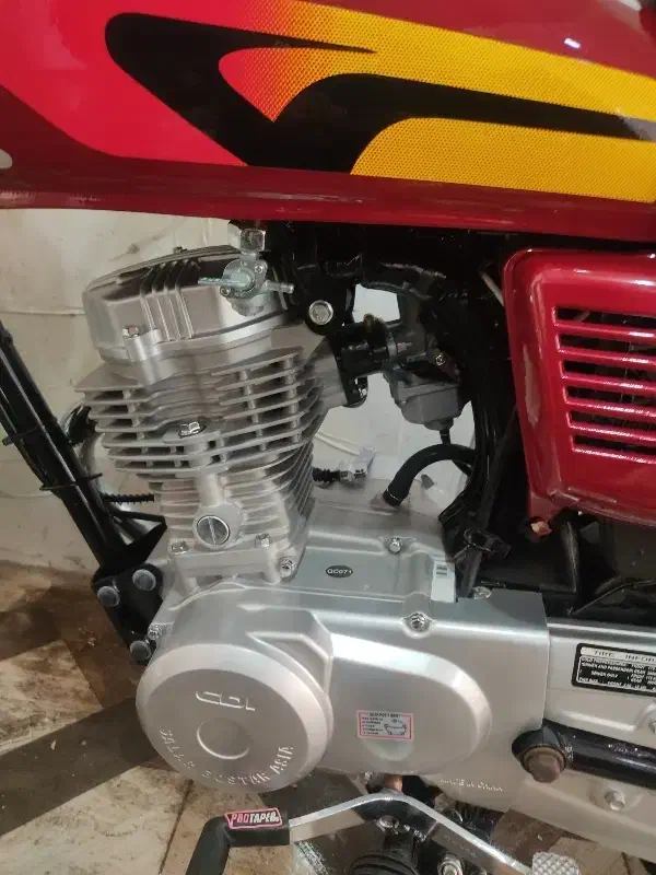 125 صفر مدل 95 کاربرات|موتورسیکلت|شیراز, باغ تخت|دیوار