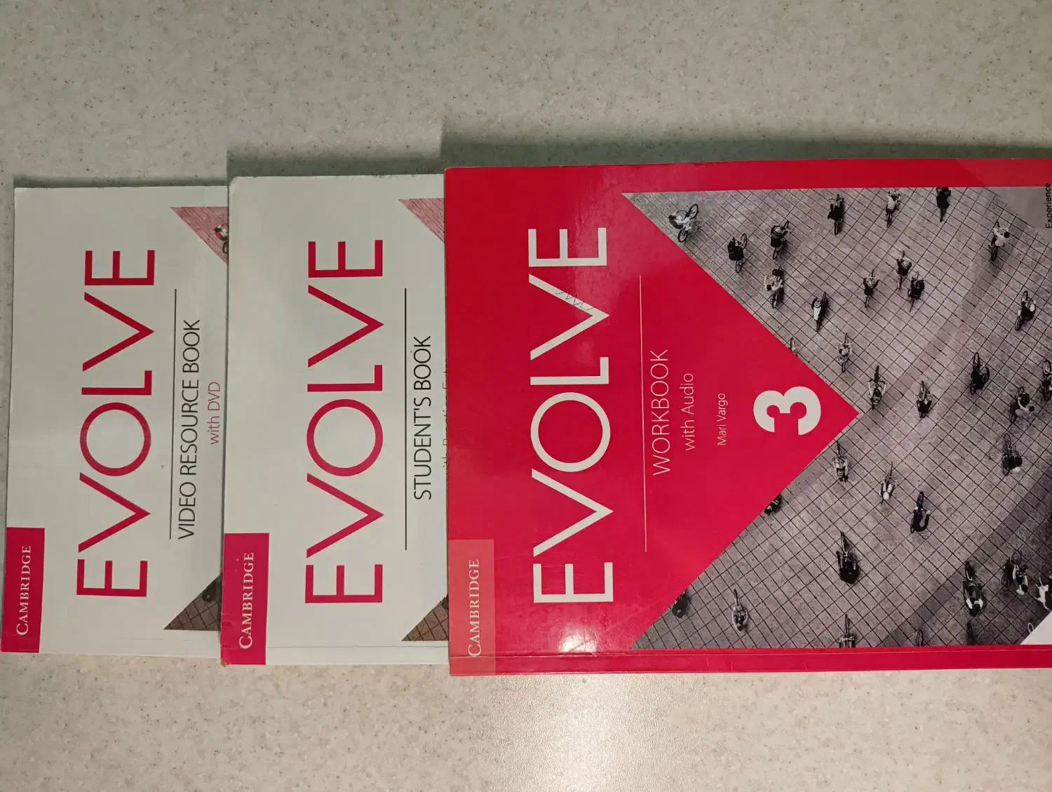 کتاب زبان انگلیسی EVOLVE3|کتاب و مجله آموزشی|کرج, جهان‌شهر|دیوار