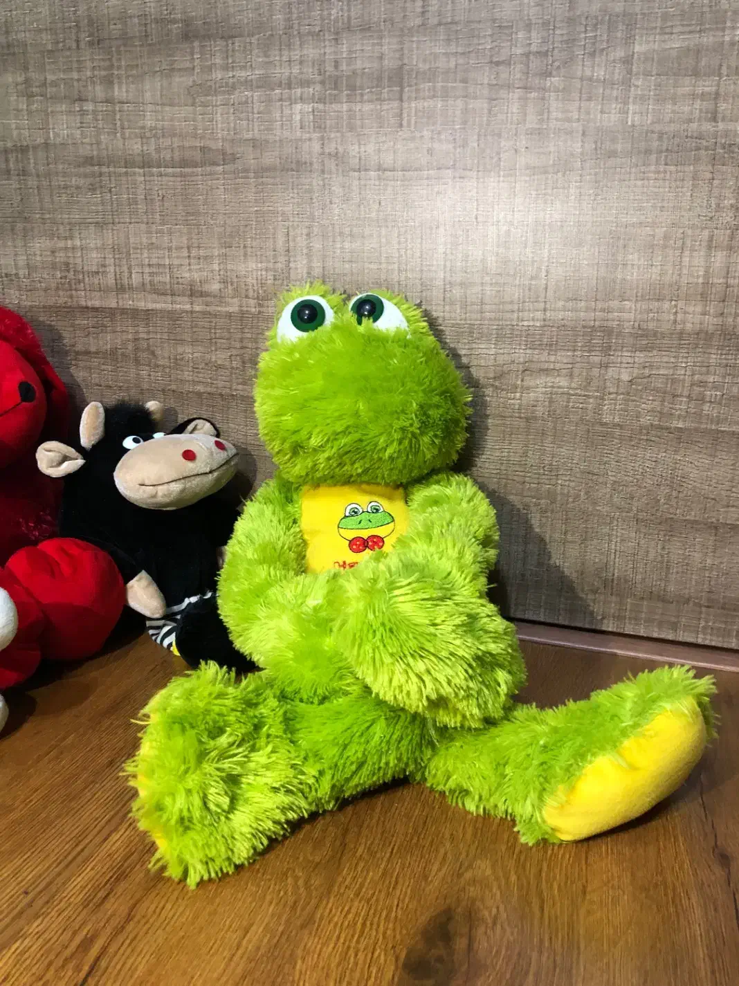 عروسک|اسباب‌بازی بچه|رشت, شهرک قدس|دیوار