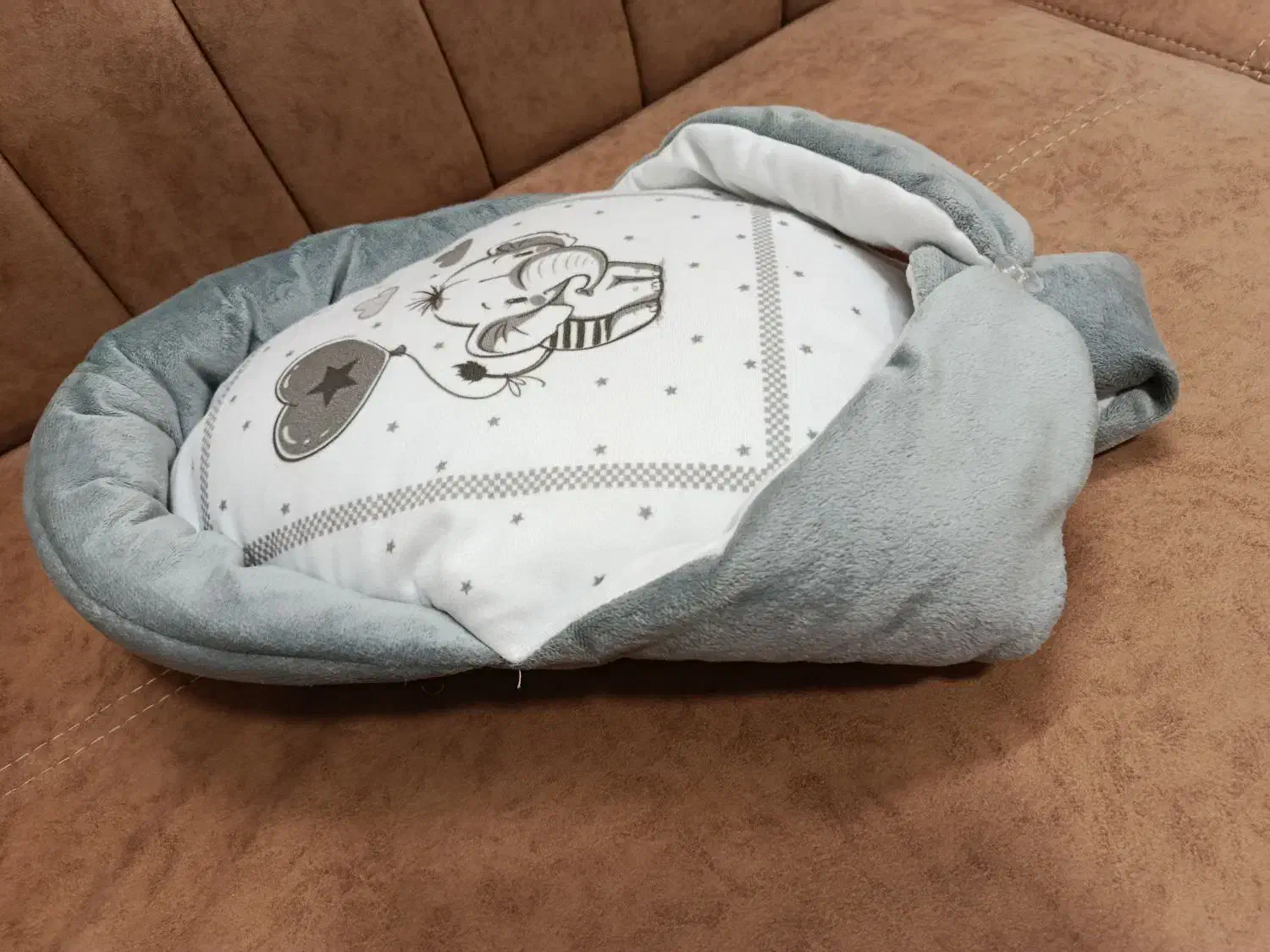 آغوشی در حد نو|کالسکه و لوازم جانبی|یزد, |دیوار