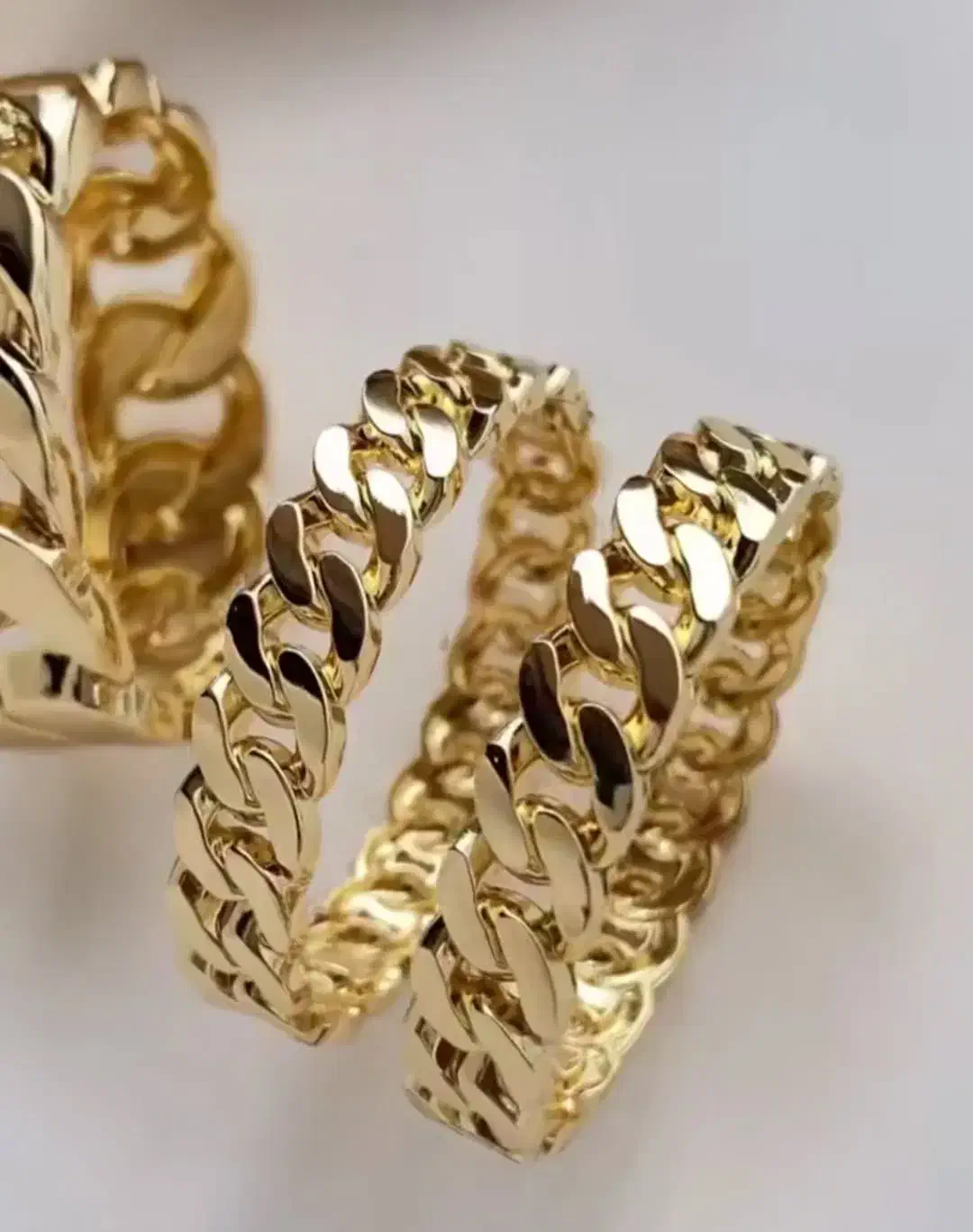 دستبند کارتیر|بدلیجات|بندر انزلی, دهکده ساحلی|دیوار