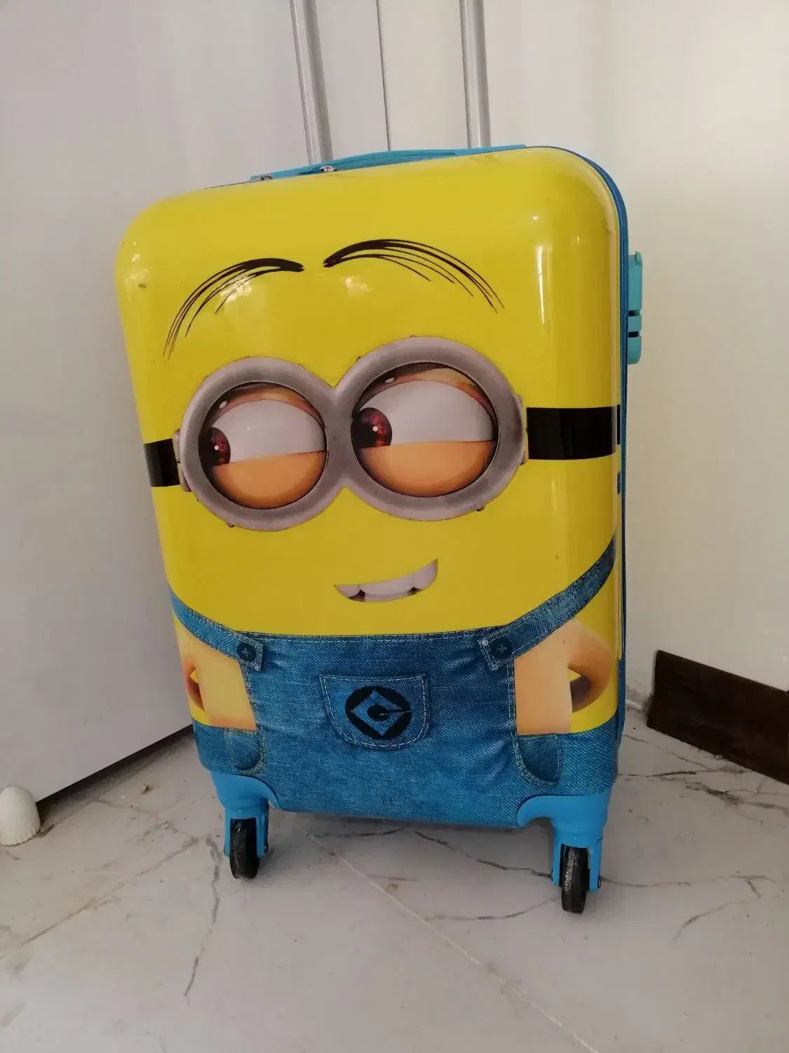 چمدان مینیون|کیف، کفش، کمربند|بومهن, |دیوار