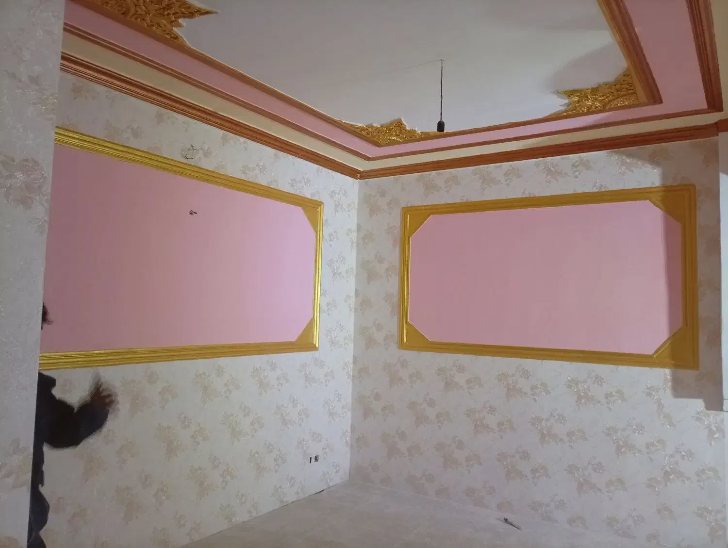 نصب کاغذ دیواری ورنگامیزی با بالاترین کیفیت سال|خدمات پیشه و مهارت|زاهدان, |دیوار