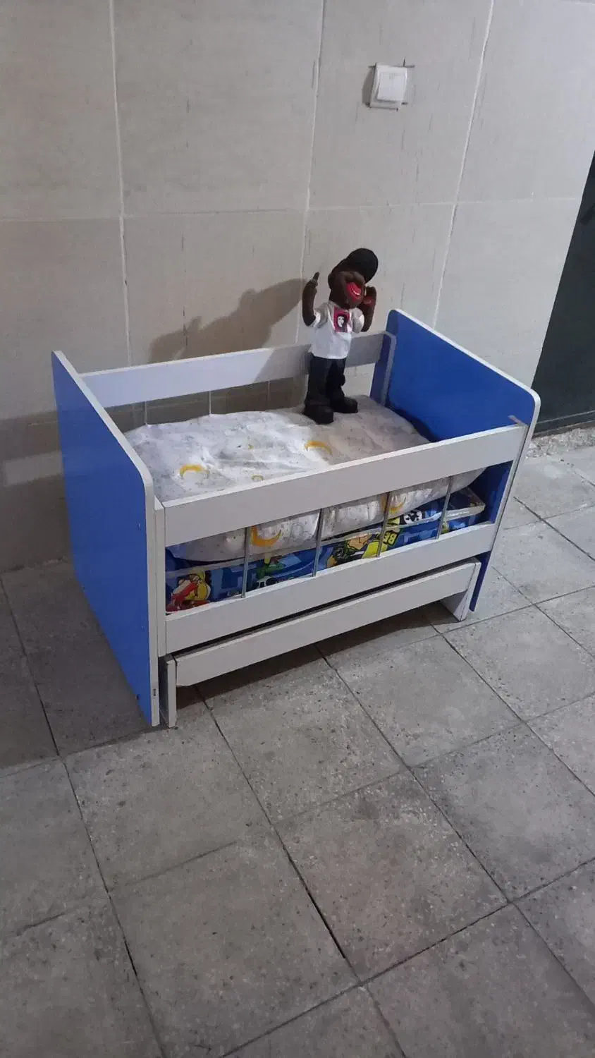 فروش تخت گهواره کارکرده همراه تشک|تخت و صندلی بچه|محمدیه-قزوین, |دیوار