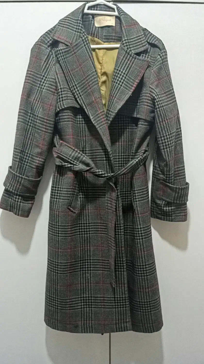 پالتو|لباس|یاسوج, |دیوار