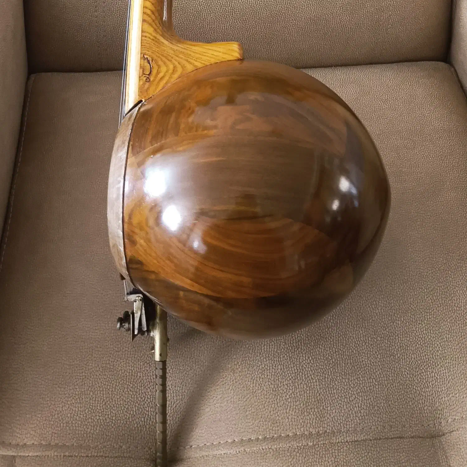 کمانچه کیهان|سازهای سنتی|اهر, |دیوار