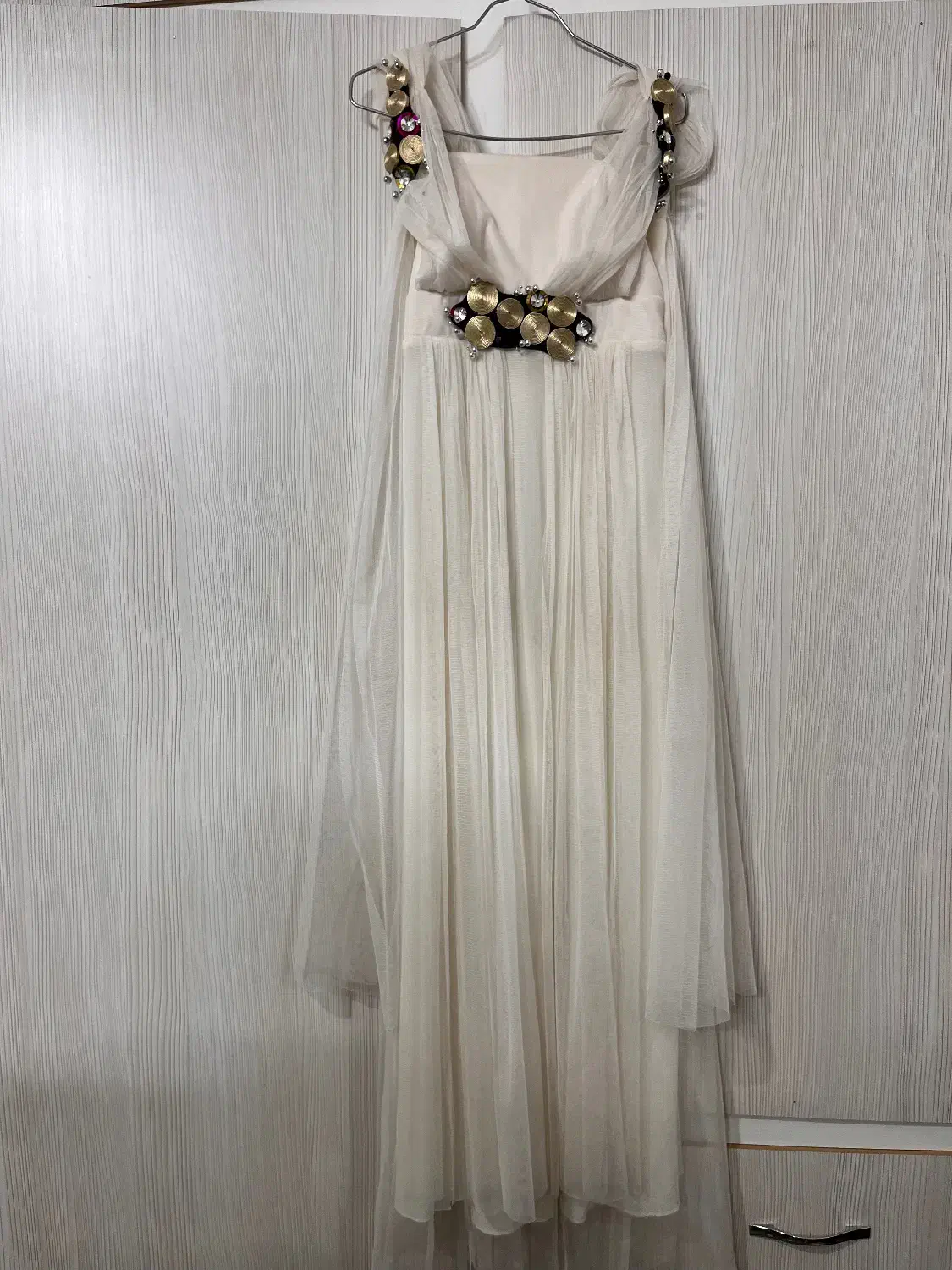 لباس نامزدی|لباس|قنوات, |دیوار