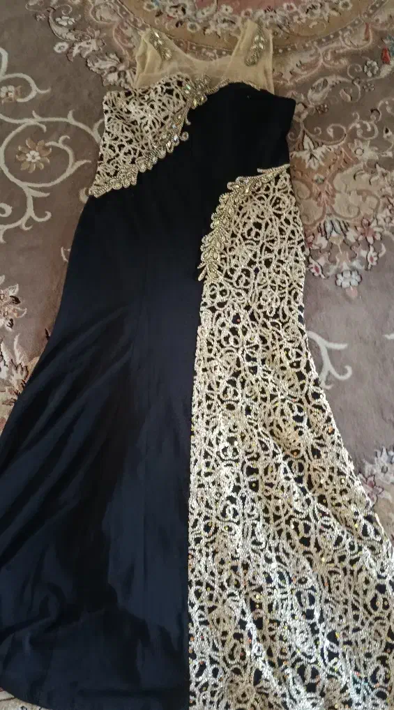 پیراهن|لباس|کرباسک, |دیوار