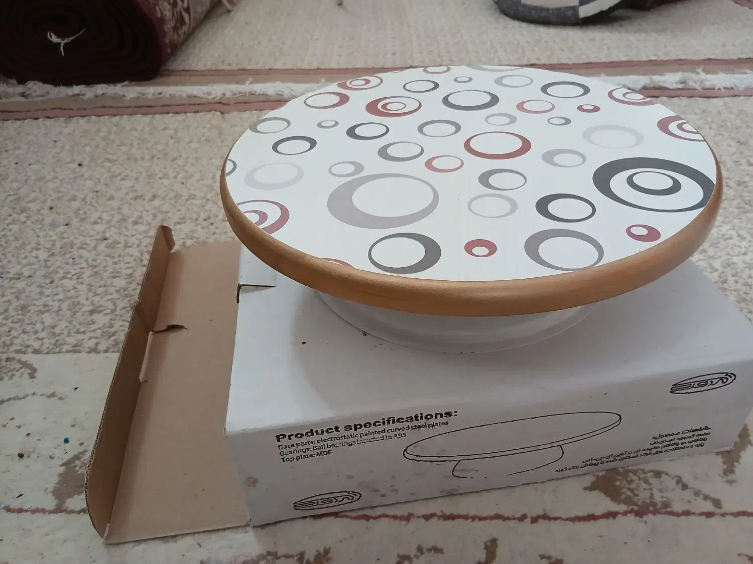 سینی تزئین کیک و قیف خامه کشی|ظروف پخت‌وپز|میبد, |دیوار