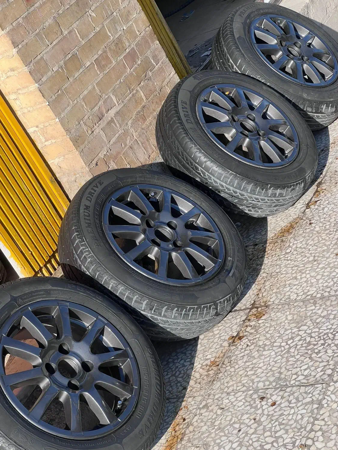 رینگ و لاستیک  تمیز و مرتب دودی|قطعات یدکی و لوازم جانبی|زابل, |دیوار