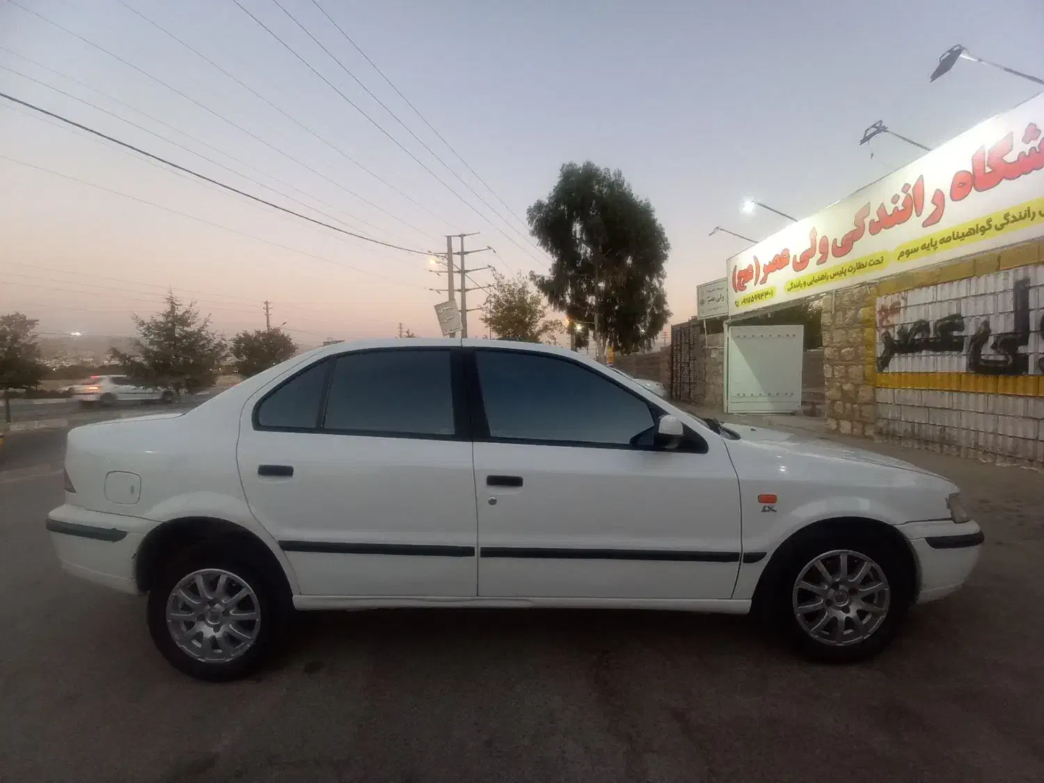 سمند LX سفید مدل ۸۸|خودرو سواری و وانت|صدرا-فارس, فاز ۱|دیوار