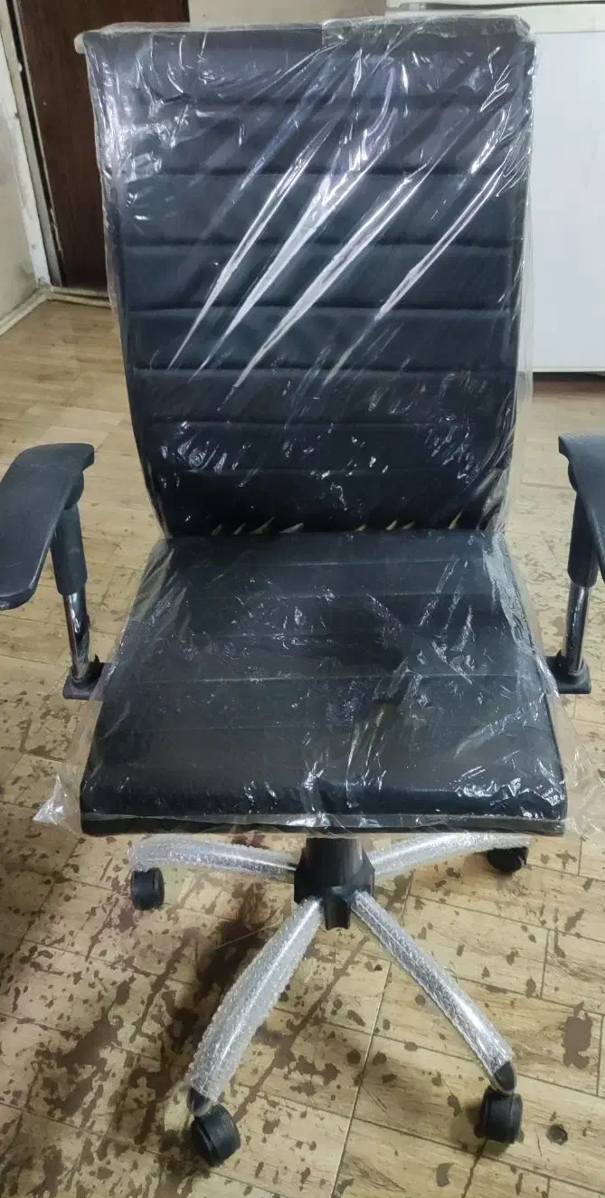 صندلی گردان مدیریت پشت توری|صندلی و نیمکت|کرج, اصفهانی‌ها|دیوار