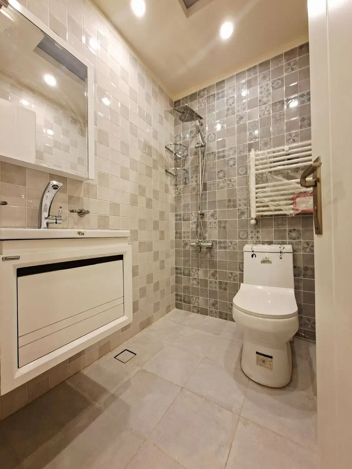 ۱۲۵ متر دو خواب/ فول امکانات/ نوساز