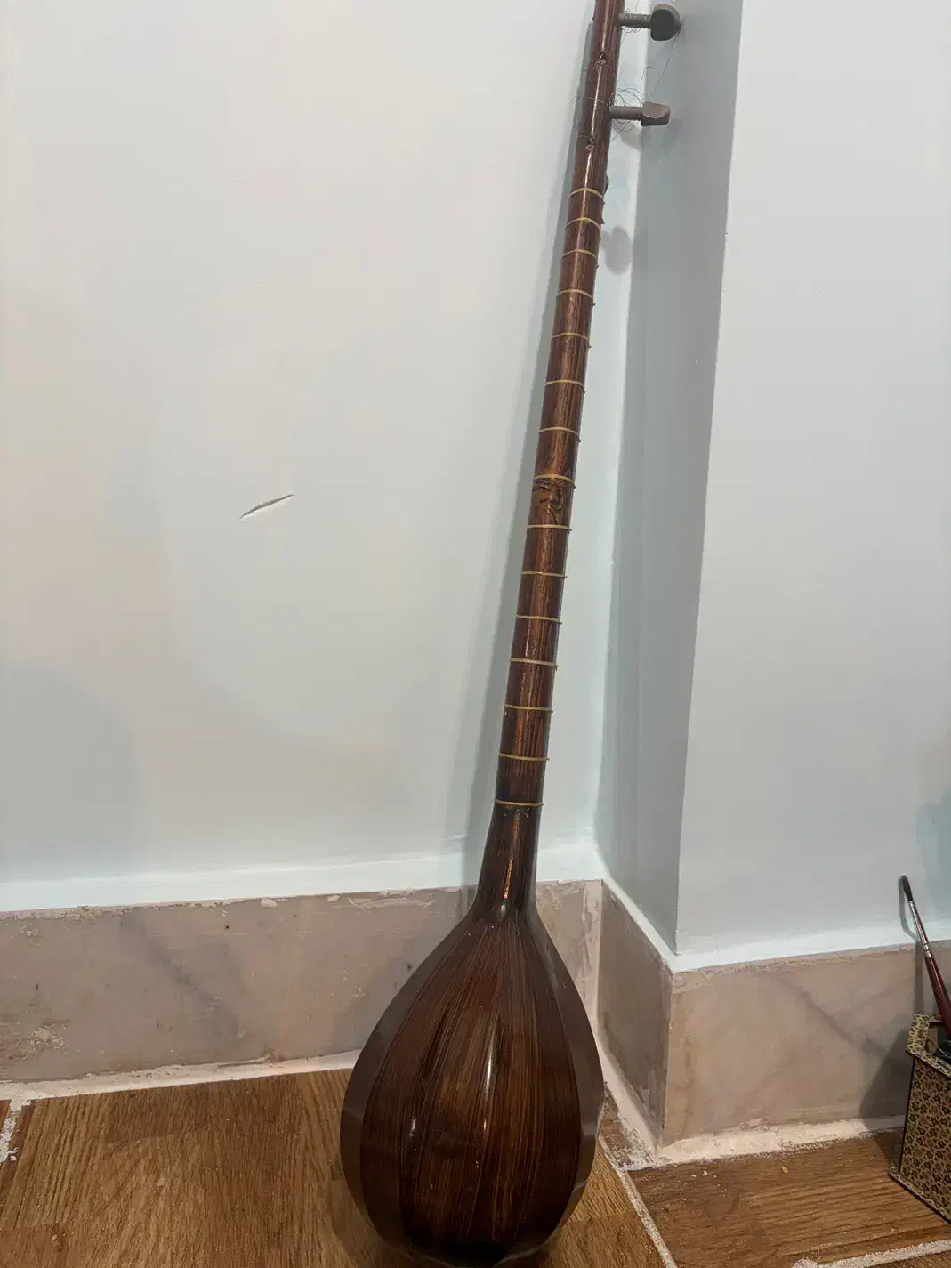 تار سنتی|سازهای سنتی|سبزوار, علمدار|دیوار