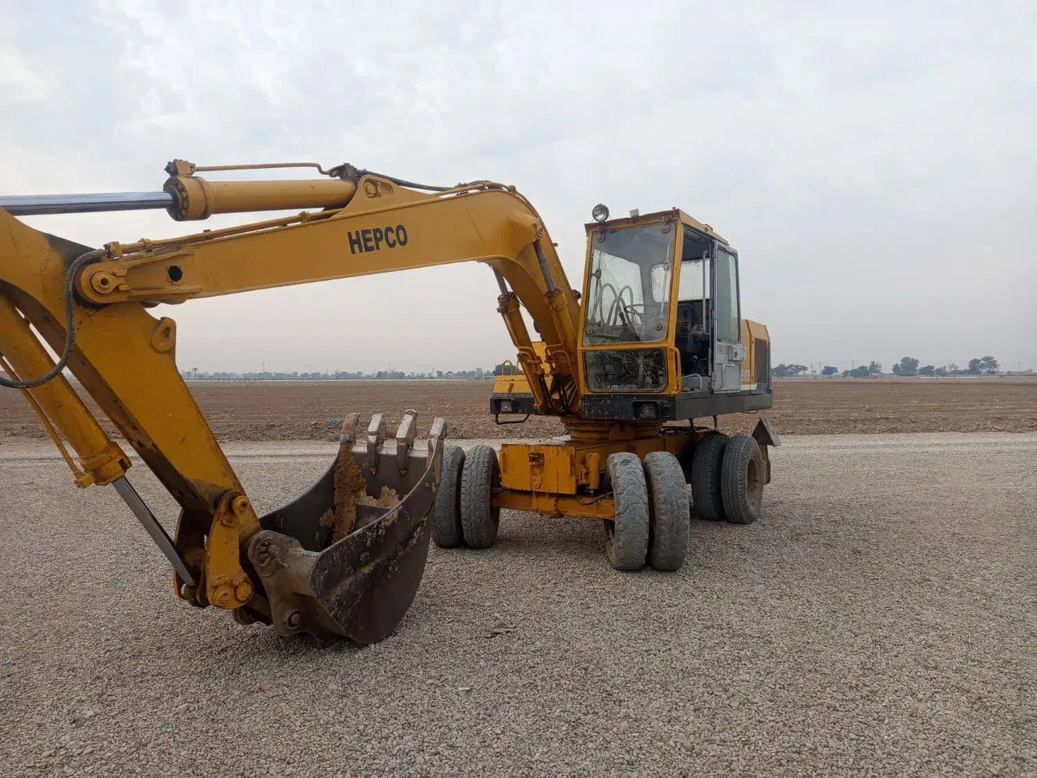 بیل لاستیکی هپکو اچ ای 100|خودرو سنگین|تهران, فلسطین (میدان انقلاب)|دیوار