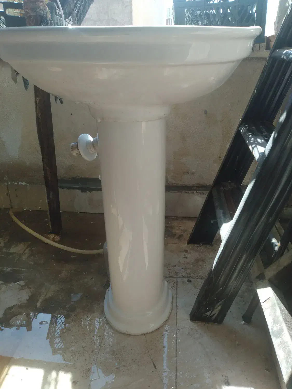 رو شویی بسیار تمیز|لوازم سرویس بهداشتی|گرمسار, |دیوار