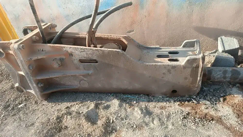 چکش بیل ۳۲۰ سوسان|خودرو سنگین|یزد, |دیوار