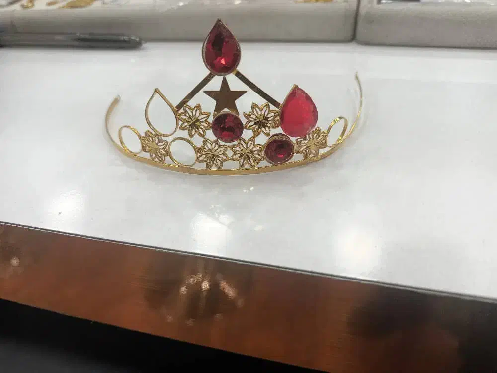 تاج سایز کوچک فقط ۱۰گرم نیم .چهار درصد|جواهرات|یاسوج, |دیوار