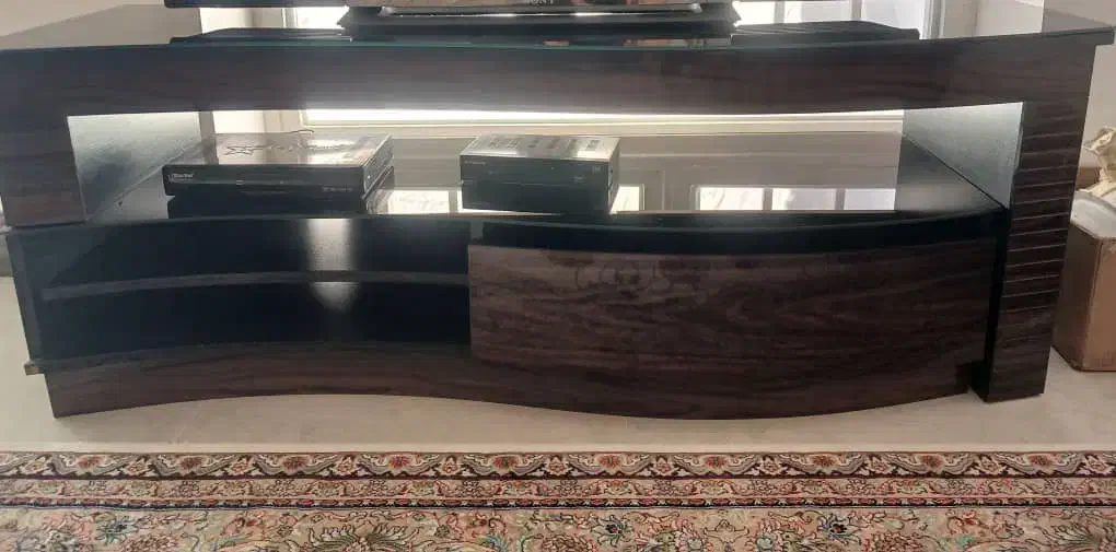 میز تلویزیون در حد نو|میز تلویزیون|شیراز, درکی|دیوار