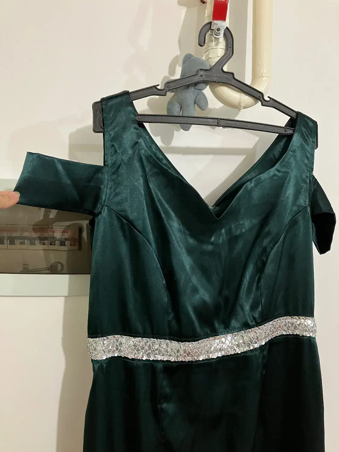 لباس مجلسی ساتن|لباس|میانه, |دیوار