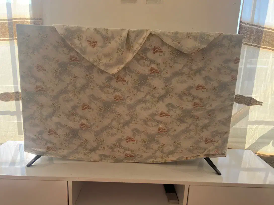 TV43اینچ|تلویزیون و پروژکتور|اسفراین, |دیوار