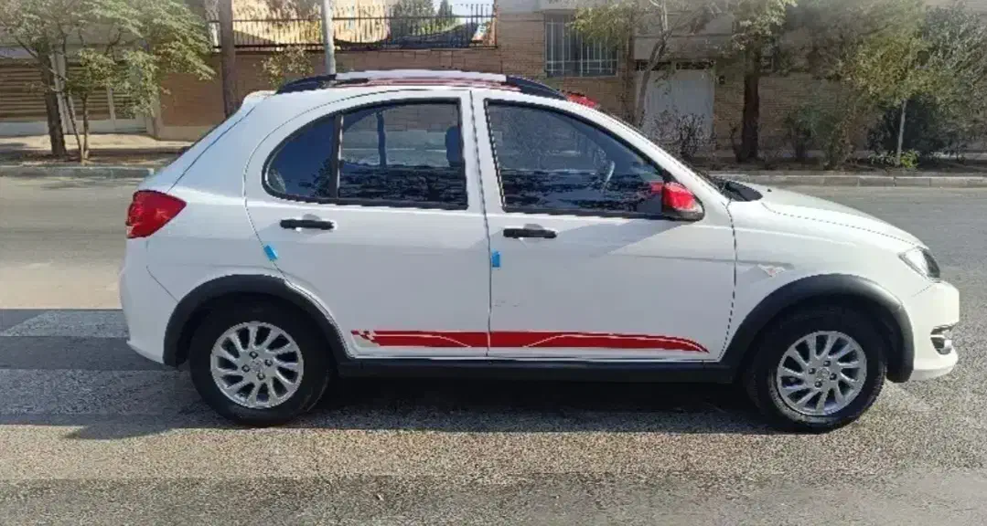 کوئیک آر سفید قرمز|خودرو سواری و وانت|فرخشهر, |دیوار