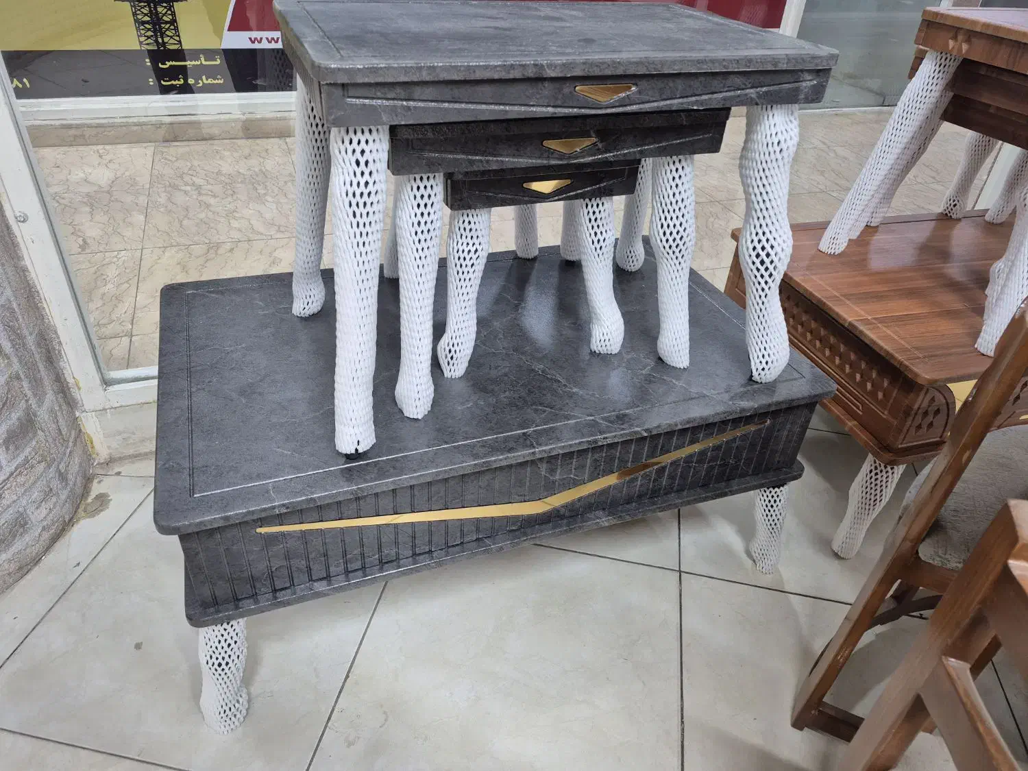 میز جلو مبلی ۴ تیکه|مبلمان خانگی و میز عسلی|اصفهان, ارزنان|دیوار