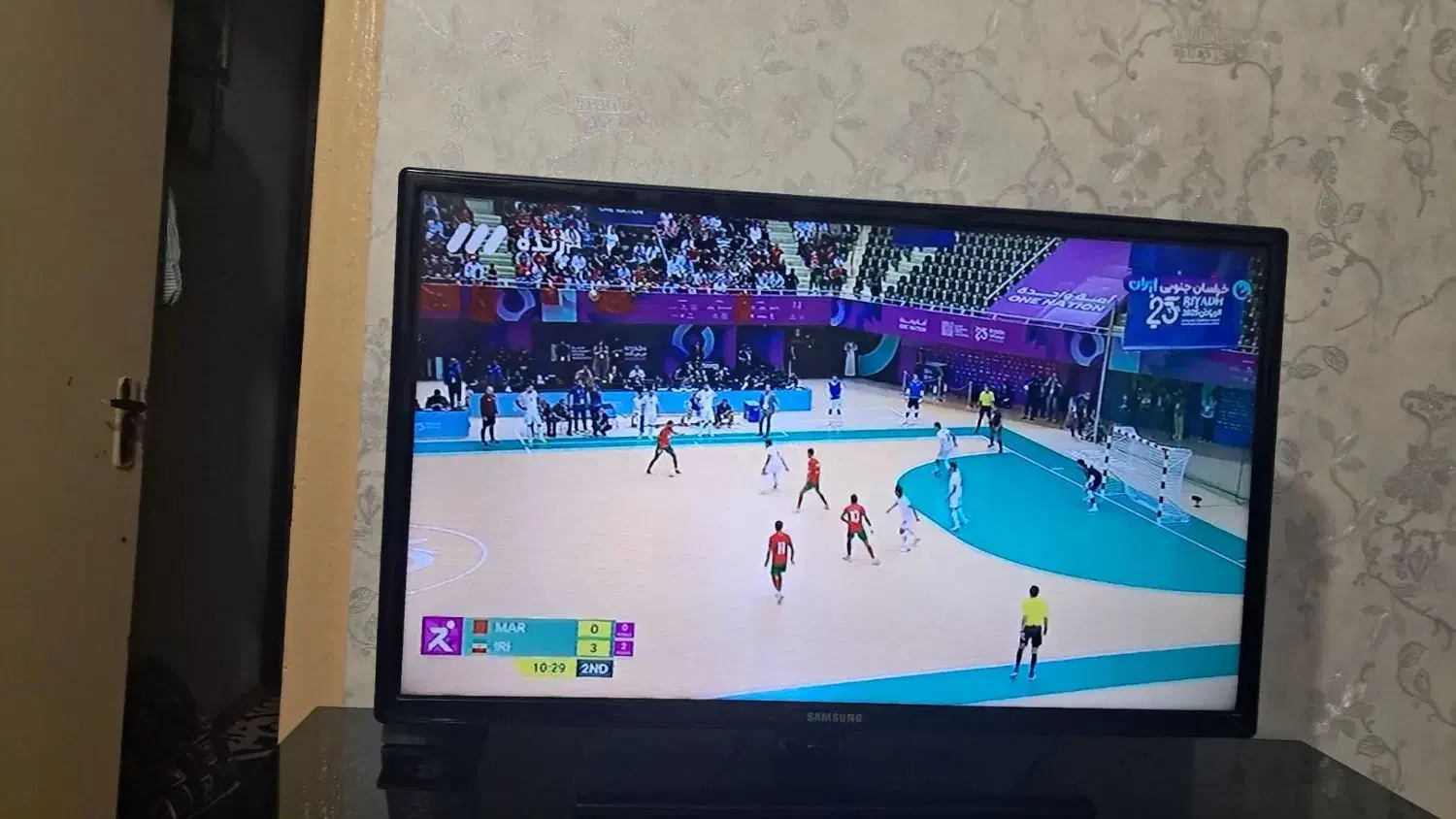 تلوزیون ۳۲ اینچ سامسونگ اصل کره با میز تلوزیون|تلویزیون و پروژکتور|شفت, |دیوار