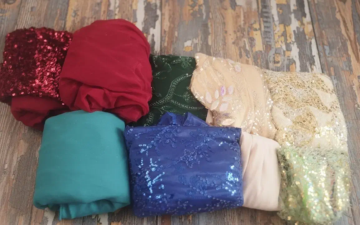 چند عدد لباس مجلسی|لباس|یزد, |دیوار