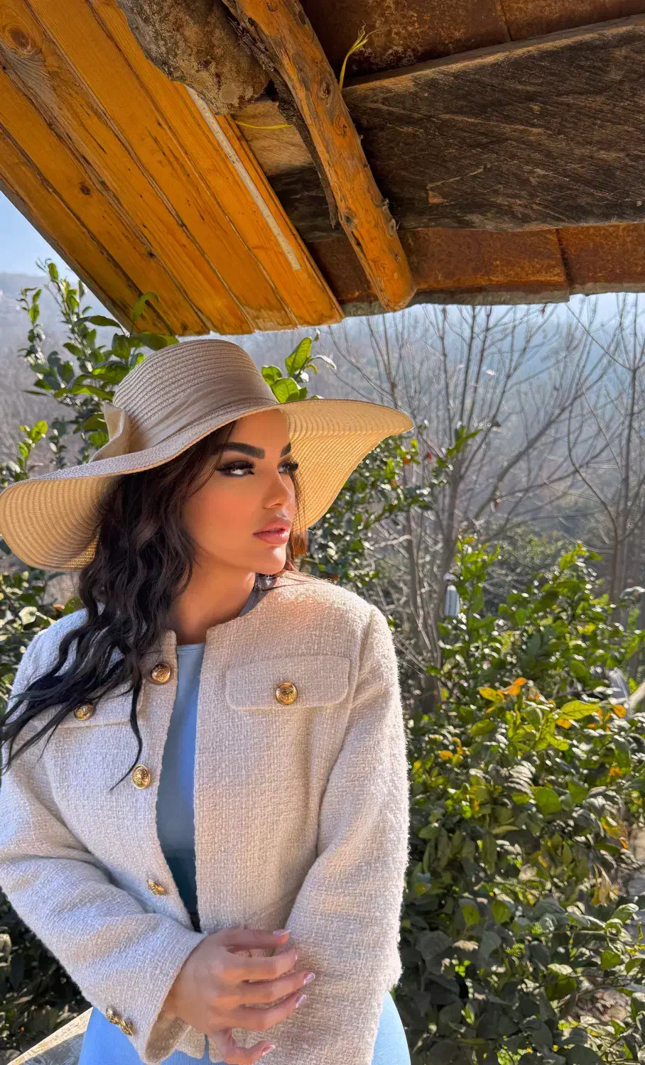 کت مجلسی|لباس|تهران, آسمان|دیوار