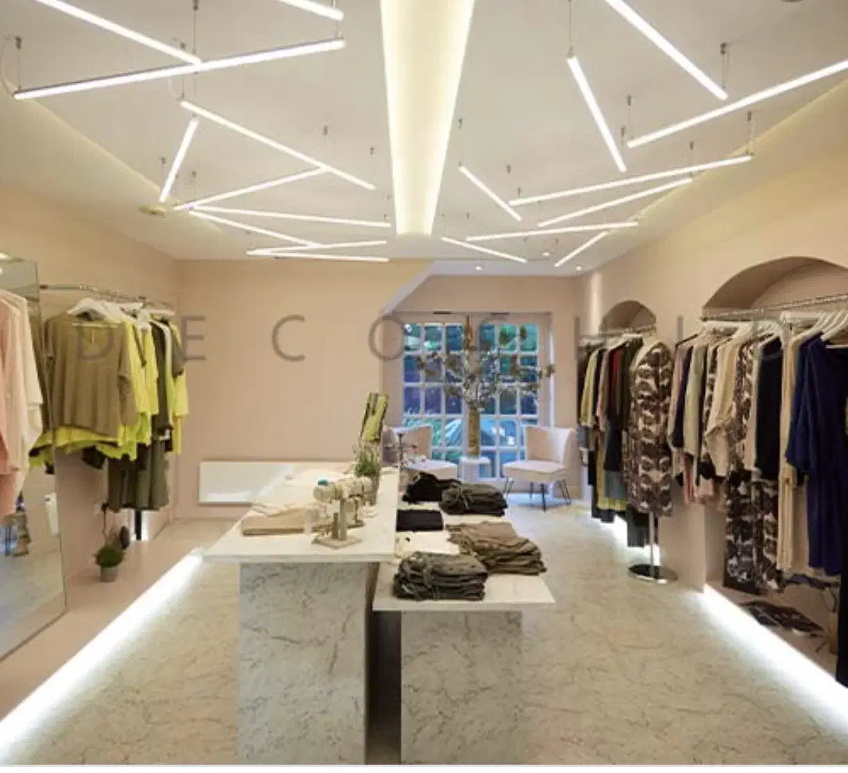 مغازه۲۳۰متر( نمایشگاه ماشین باشگاه لوازم ساختمانی)|اجارهٔ مغازه و غرفه|صدرا-فارس, فاز ۲|دیوار