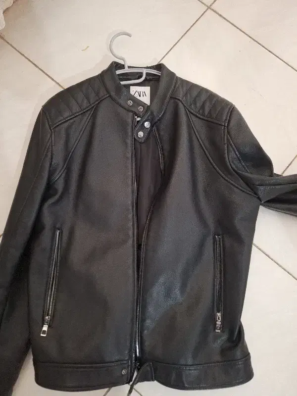 کاپیشن،چرمی|لباس|شهرکرد, |دیوار