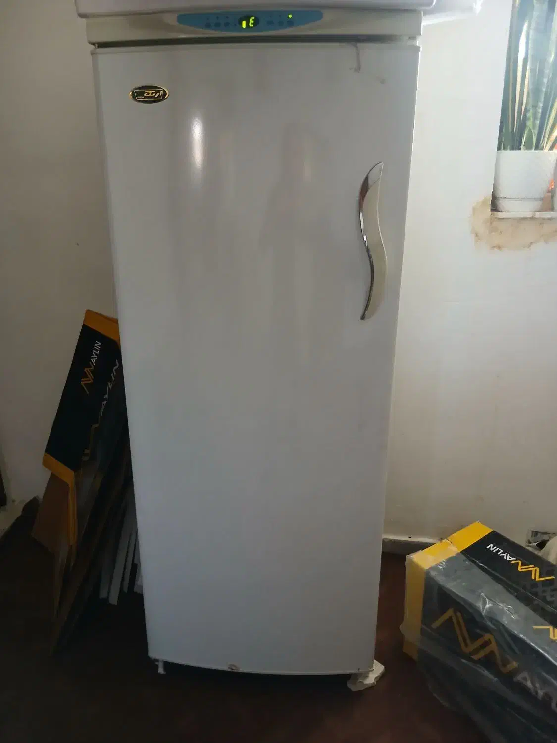 فریز سالم به شرط در حدود نو|یخچال و فریزر|شازند, |دیوار