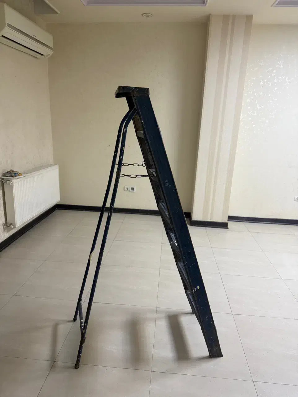 نردبان|ابزارآلات|شهریار, شهریار|دیوار