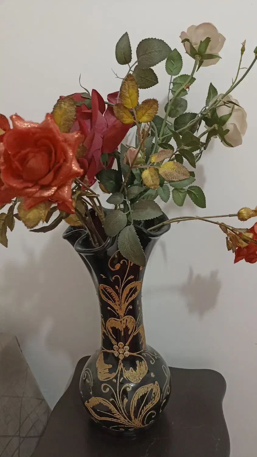 چند شاخه گل وگلدان شیشه ای|گل مصنوعی|قم, امامزاده ابراهیم|دیوار