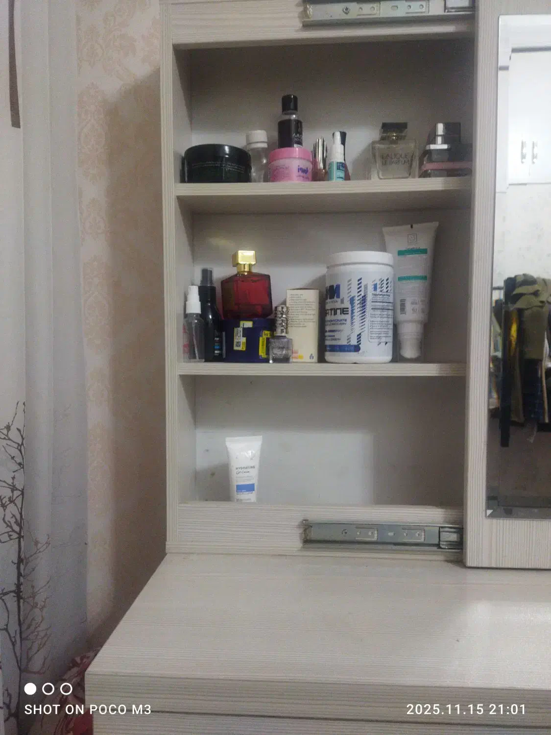 میز آرایشی شیک|تخت و سرویس خواب|زاهدان, |دیوار