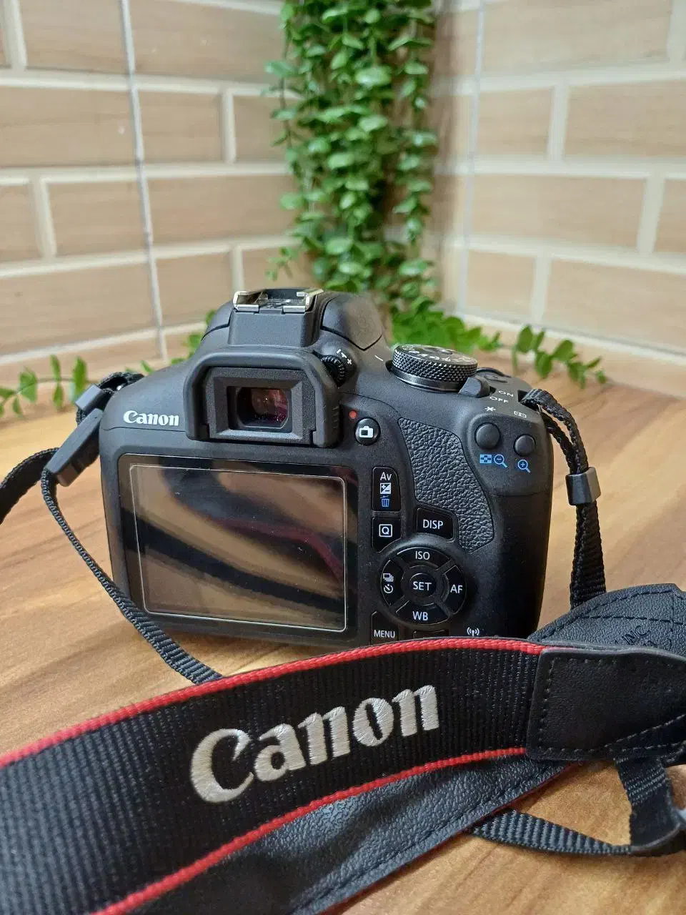 دوربین کنون 2000d همراه با لنز 18-55|دوربین عکاسی و فیلم‌برداری|کرج, شهرک جهان‌نما|دیوار