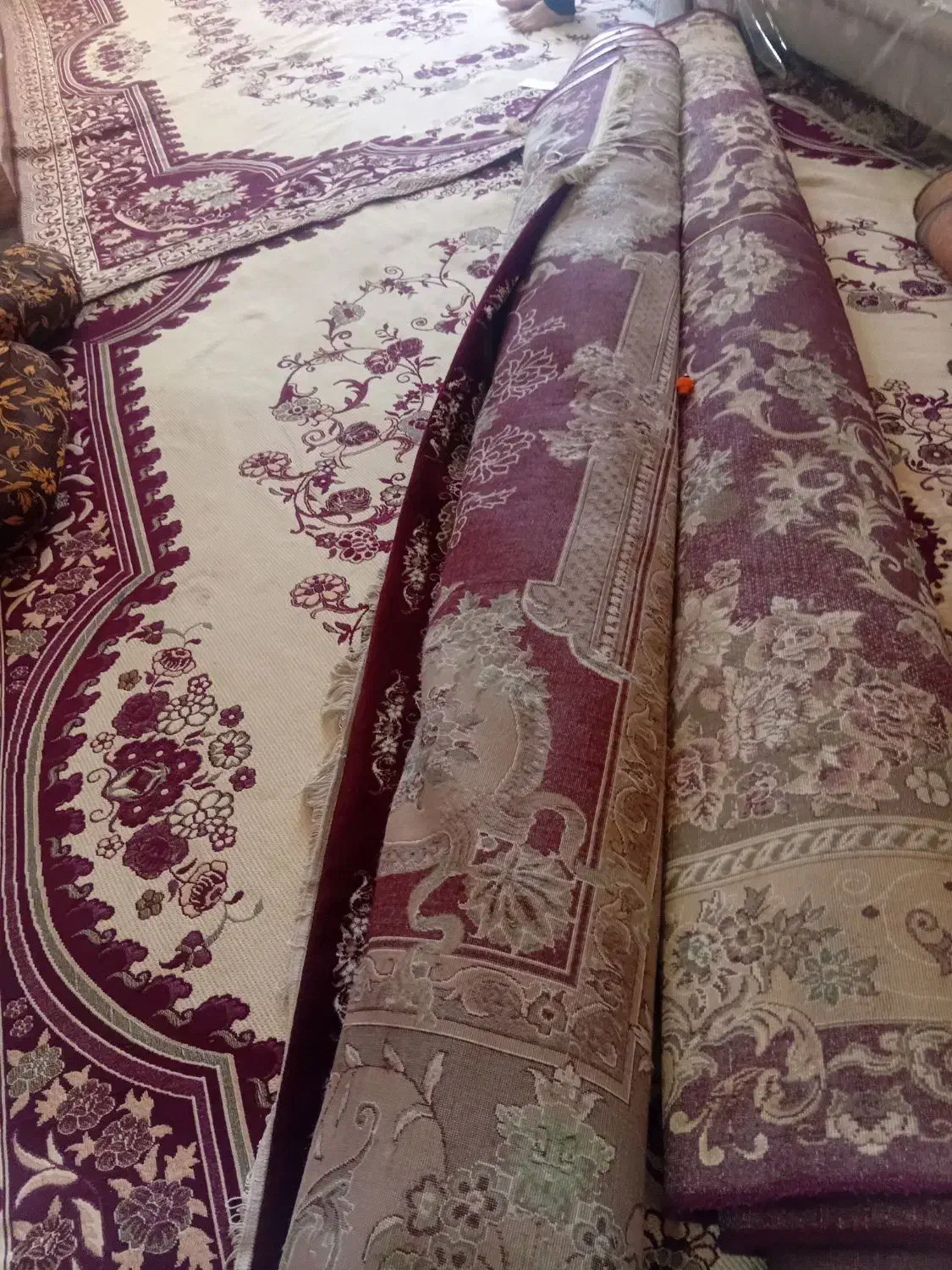 دو عدد قالی زرشکی نخ ابریشم در حد نو|فرش|مسجد سلیمان, |دیوار