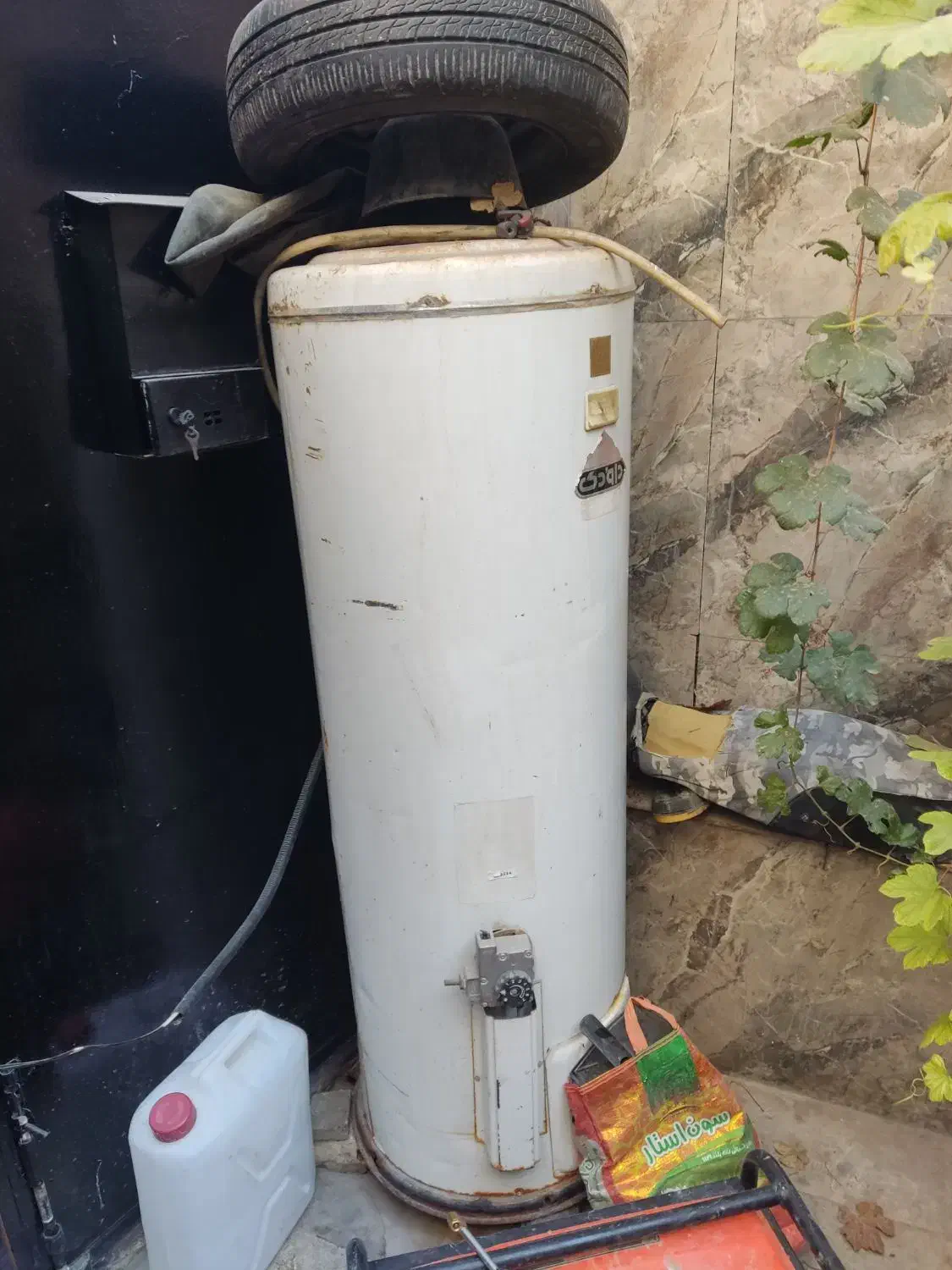 ابگرمکن مخزنی بزرگ سالم و بشرط|آبگرمکن، پکیج، شوفاژ|لنجان, |دیوار