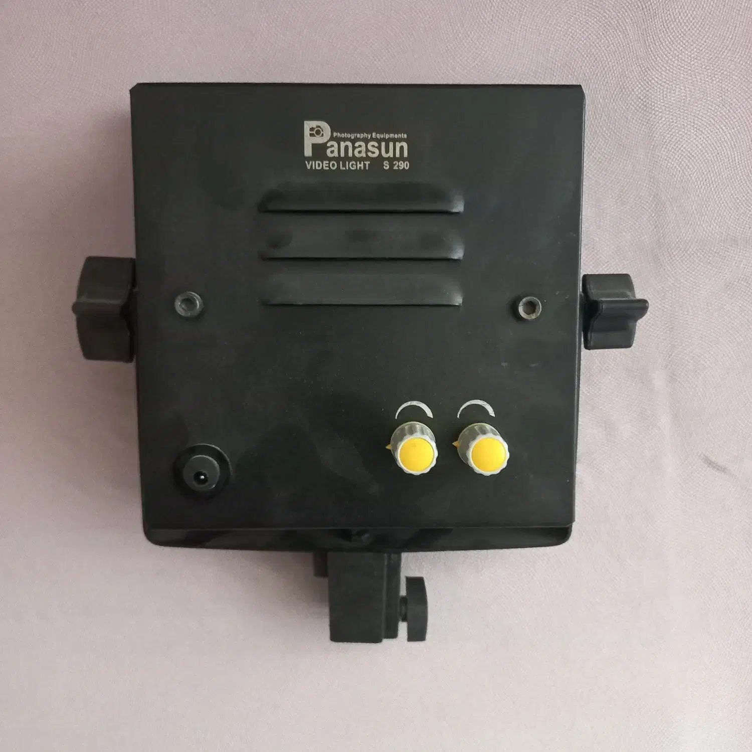 دو عدد نور ثابت دو عدد پایه|لامپ و چراغ|شاهین‌شهر, عطار|دیوار