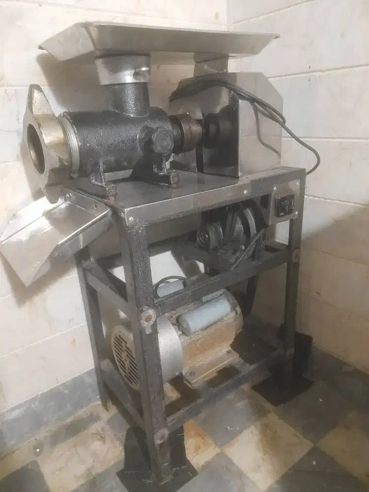 چرخ گوشت صنعتی ۳۲|کافیشاپ و رستوران|قم, نیروگاه|دیوار