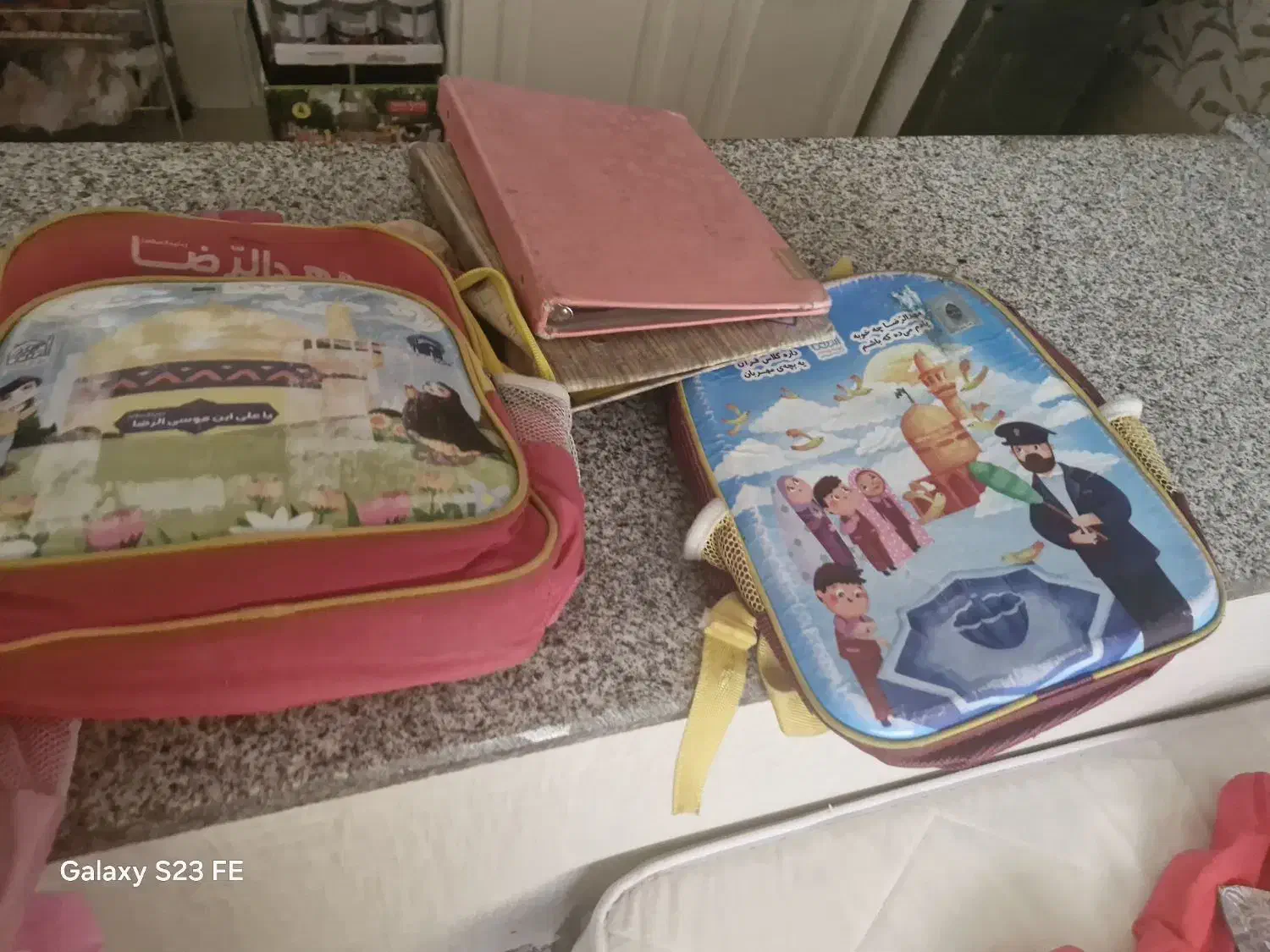 کوله کلاسور و کلی.... همش ۷۵۰|حراج|مشهد, هفده شهریور|دیوار